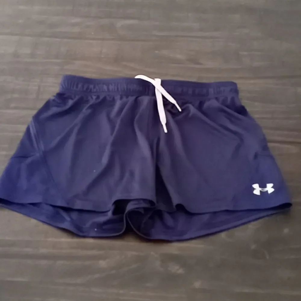 Under Armour small short